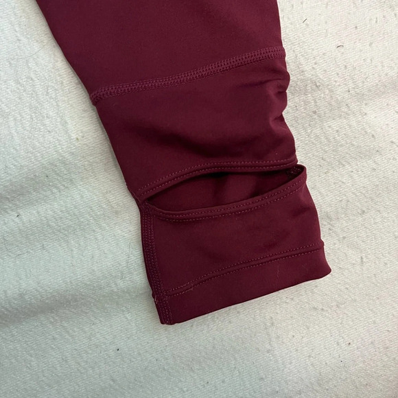 GapFit Eclipse High Rise Stirrup Red Maroon Currant Yoga Workout Leggings Size M - Picture 4 of 8